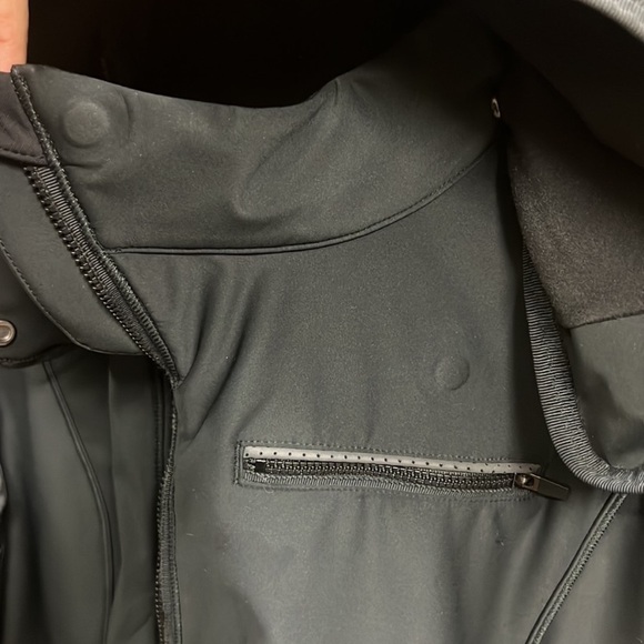 Lululemon jacket, black, SIZE 12 - Picture 3 of 13